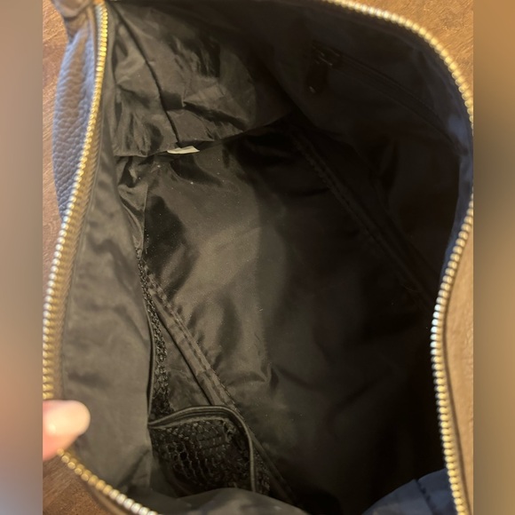 Amerileather Men’s Toiletry Bag - Picture 5 of 5